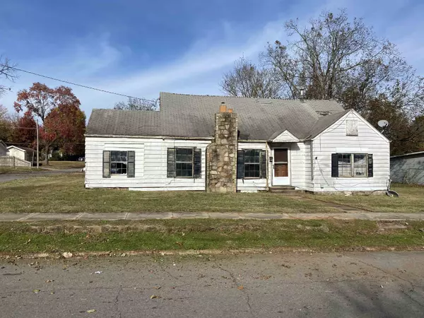 808 W Race Avenue, Searcy, AR 72143