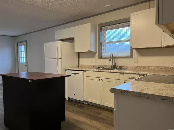 Benton, AR 72015,3713 Silica Heights Road