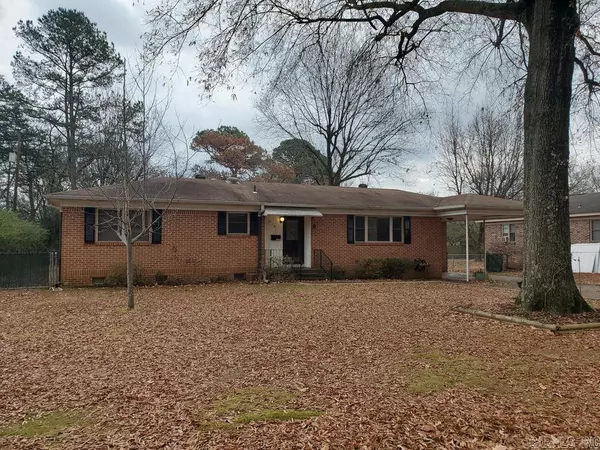 215 S Omaha, Russellville, AR 72801