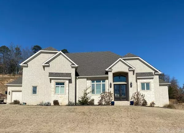 121 Navajo Trl, Maumelle, AR 72113