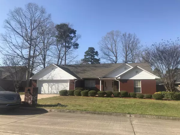 320 Regal Oaks Cir., White Hall, AR 71602