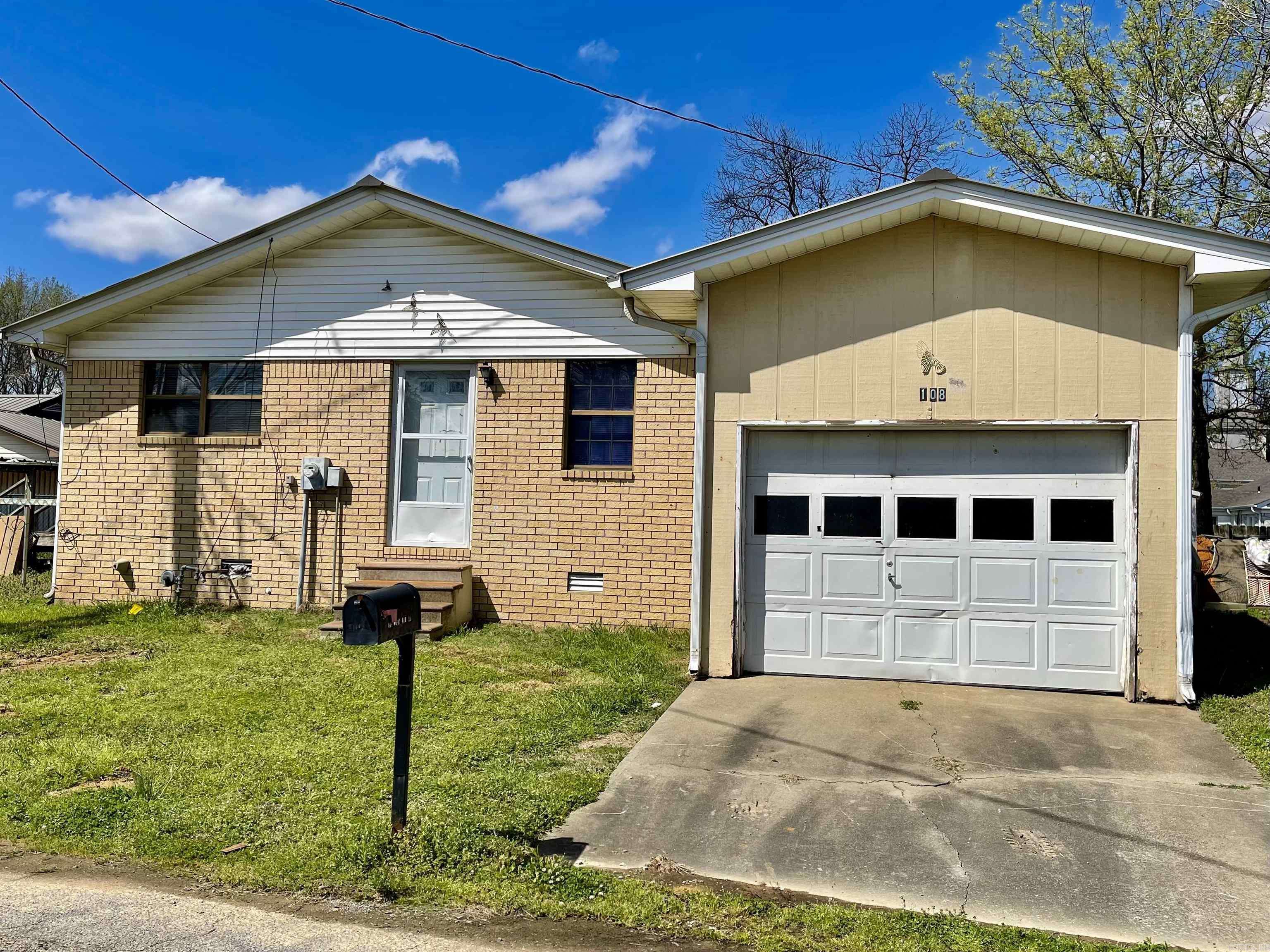 108 W 6th Street, Judsonia, AR 72081-8812