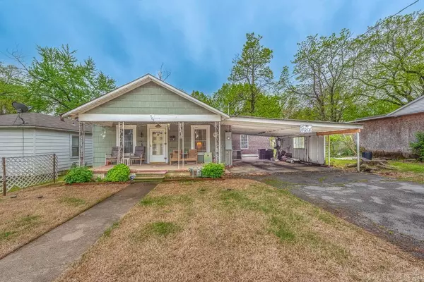 704 W 46th Street,  North Little Rock,  AR 72118