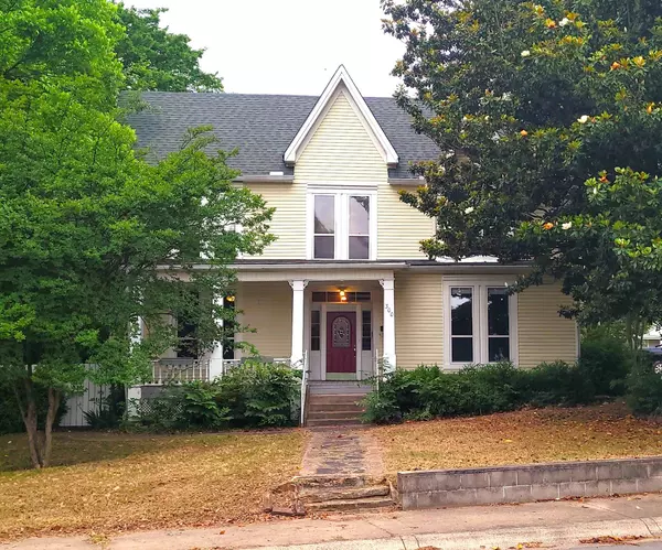 300 S Moose Street, Morrilton, AR 72110