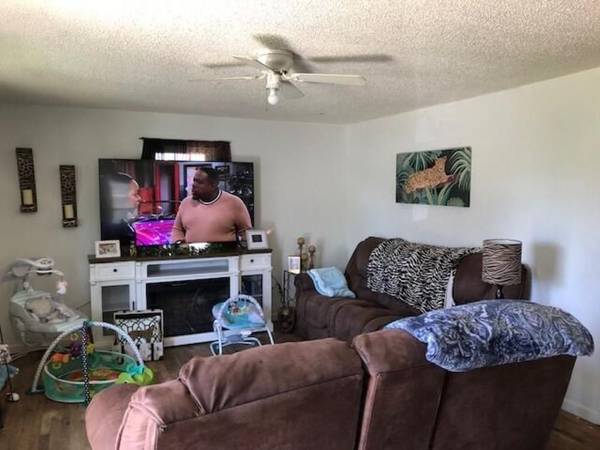 Batesville, AR 72501,272 W Wycough Street