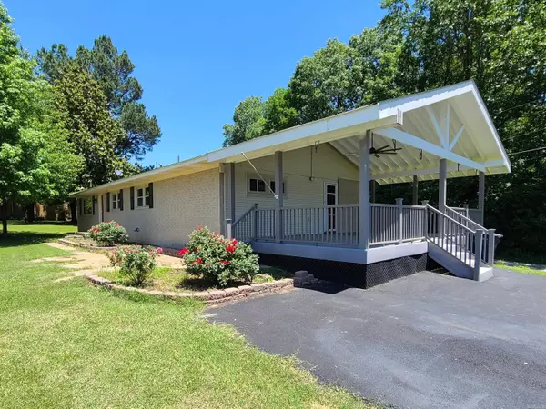 1461 W North Street, Piggott, AR 72454