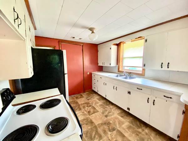 Clinton, AR 72560,349 Biechler