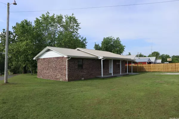 410 S Main St., Salem, AR 72576
