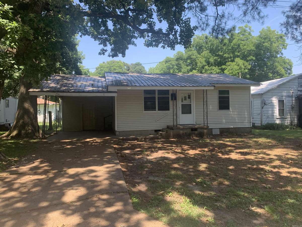 Bald Knob, AR 72010,703 S Pine