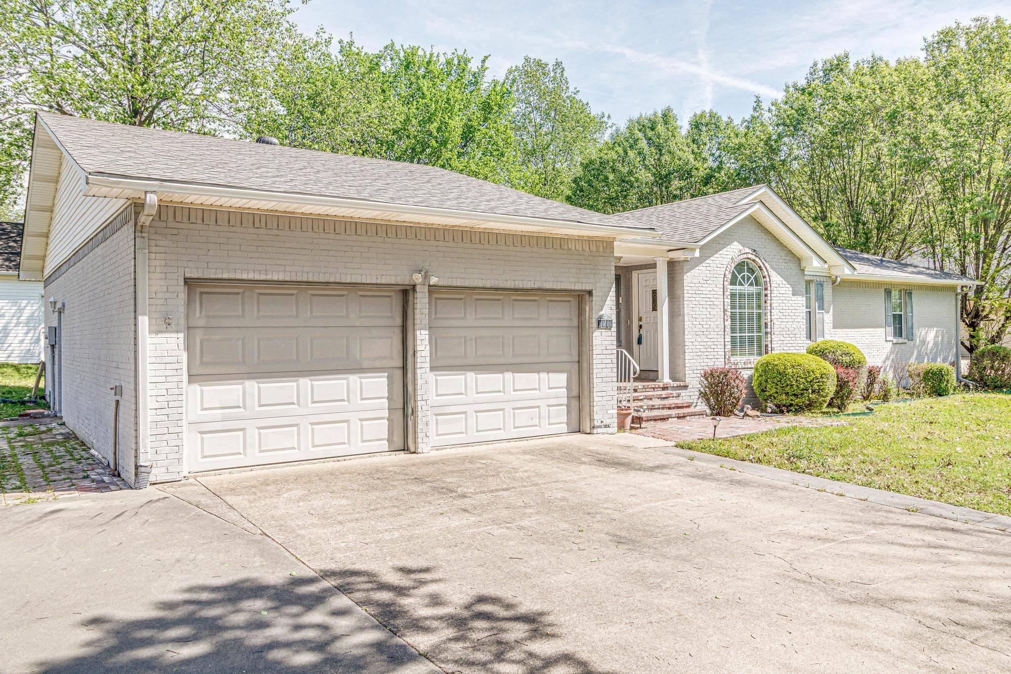 Paragould, AR 72450,1911 Country Club Road
