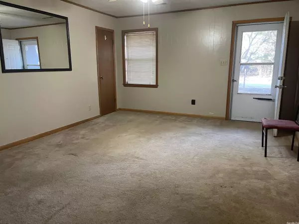 Ash Flat, AR 72513,16 Diane Avenue