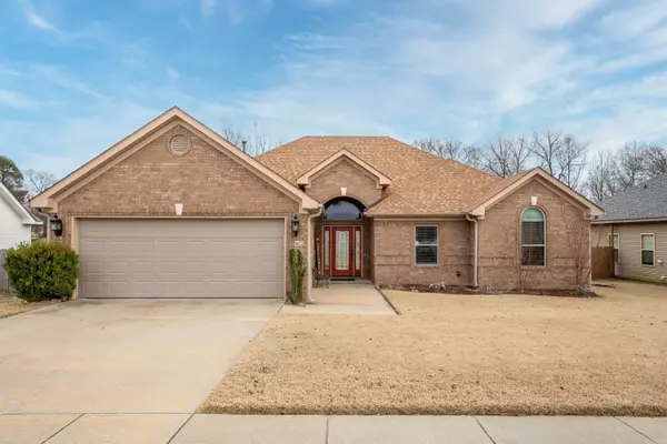 1672 White Oak Cir, Benton, AR 72019