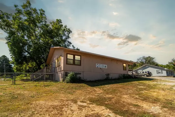910 Archer Ave, Mammoth Spring, AR 72554