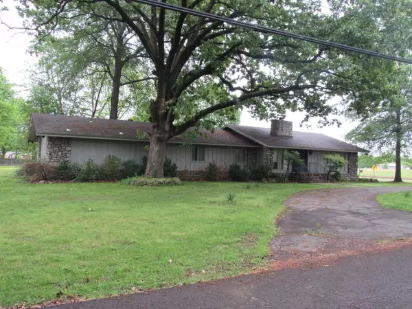 822 E BURROW Street, Morrilton, AR 72110