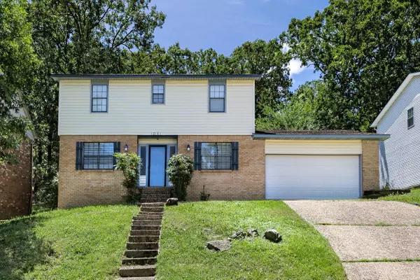 12101 Shawnee Forest Drive, Little Rock, AR 72212-2327