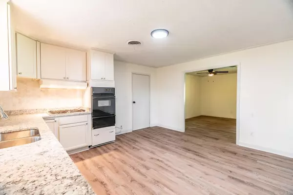 Benton, AR 72015,1821 W Lakeview Drive