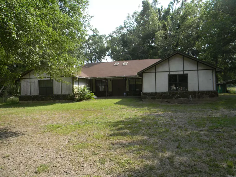 105 N Howard Holthoff Street, Gould, AR 71643