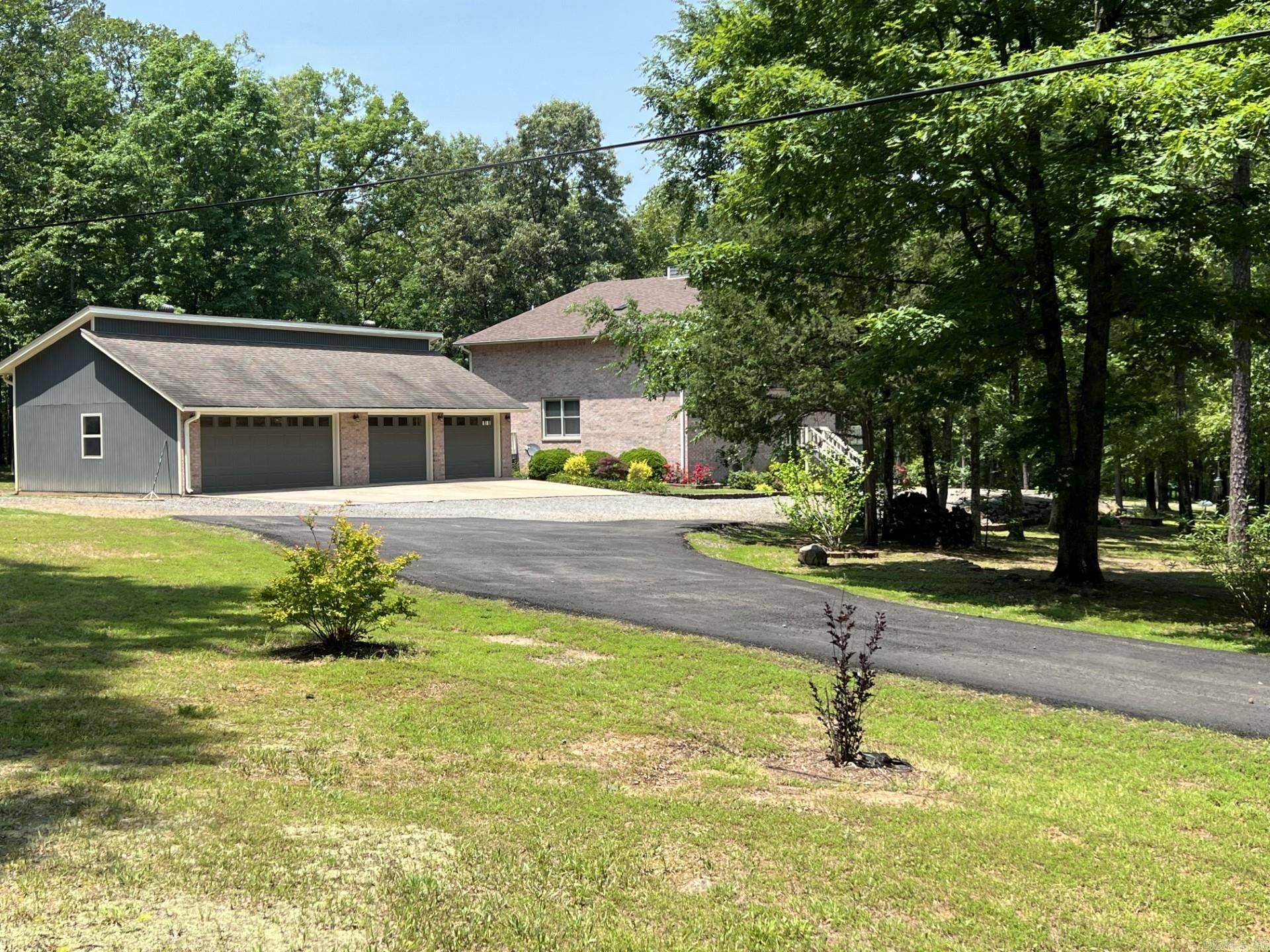 Clinton, AR 72031-8108,237 Country Oaks