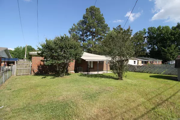 Paragould, AR 72450,504 N 9 1/2 Street