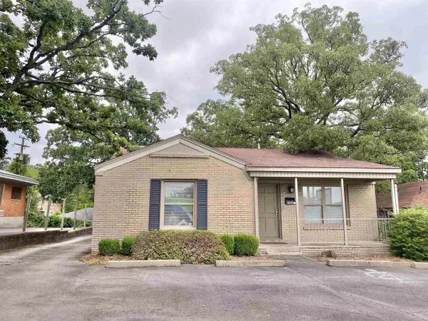 5506 W Markham Street,  Little Rock,  AR 72205