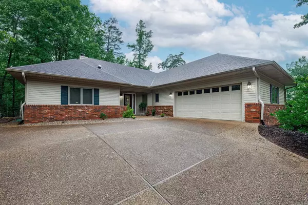 18 Hendaye Lane, Hot Springs Vill., AR 71909