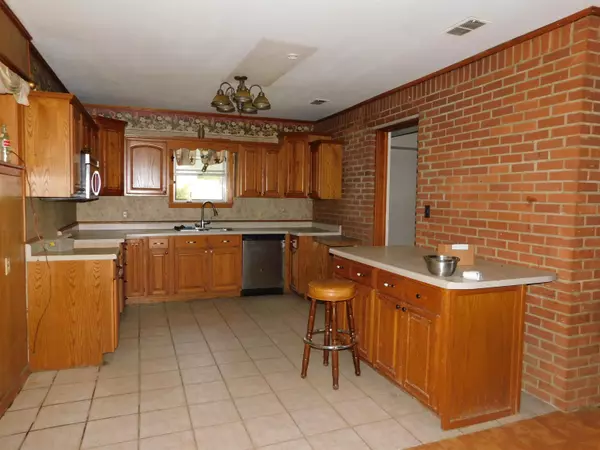 Imboden, AR 72434,1025 W 3rd