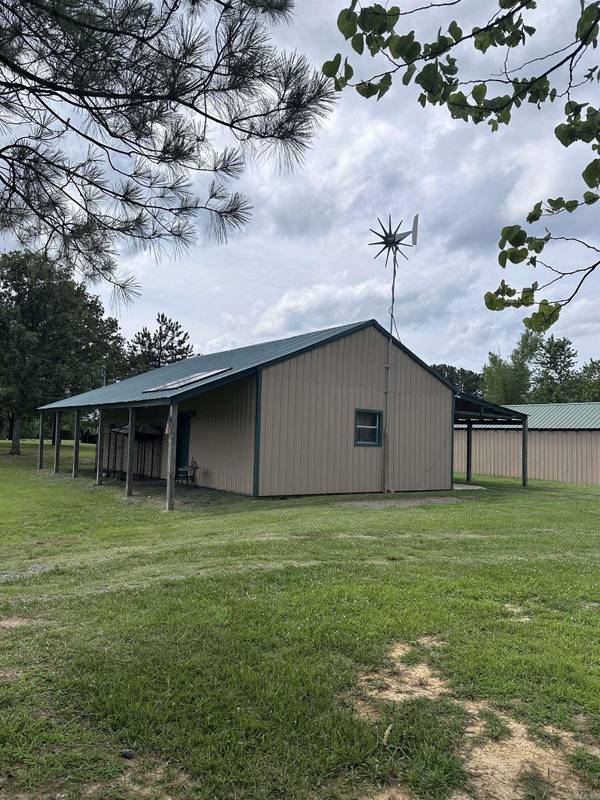 20982 16 W Highway, Clinton, AR 72031