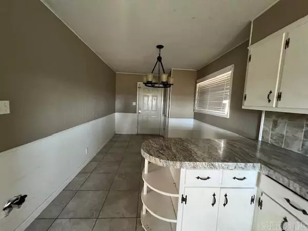 Walnut Ridge, AR 72476,690 Highway 412