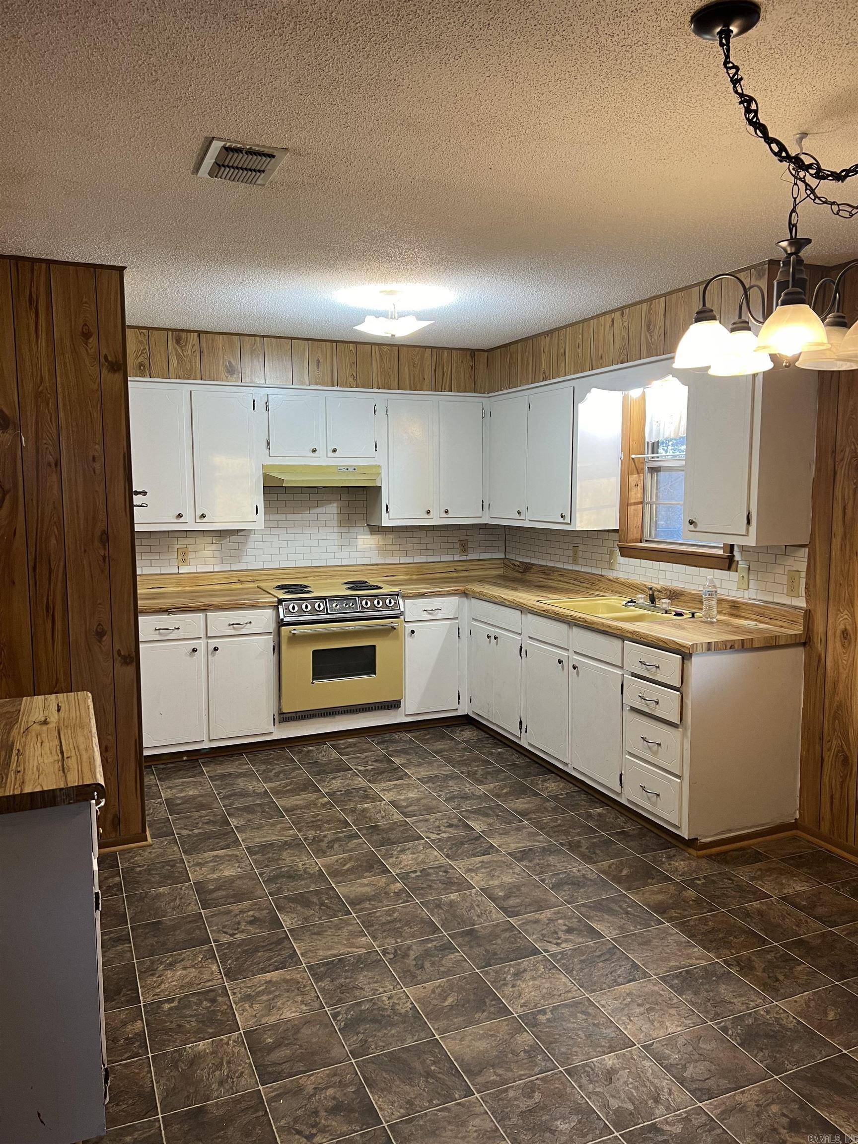 Mena, AR 71953,714 Meadowbrook Drive