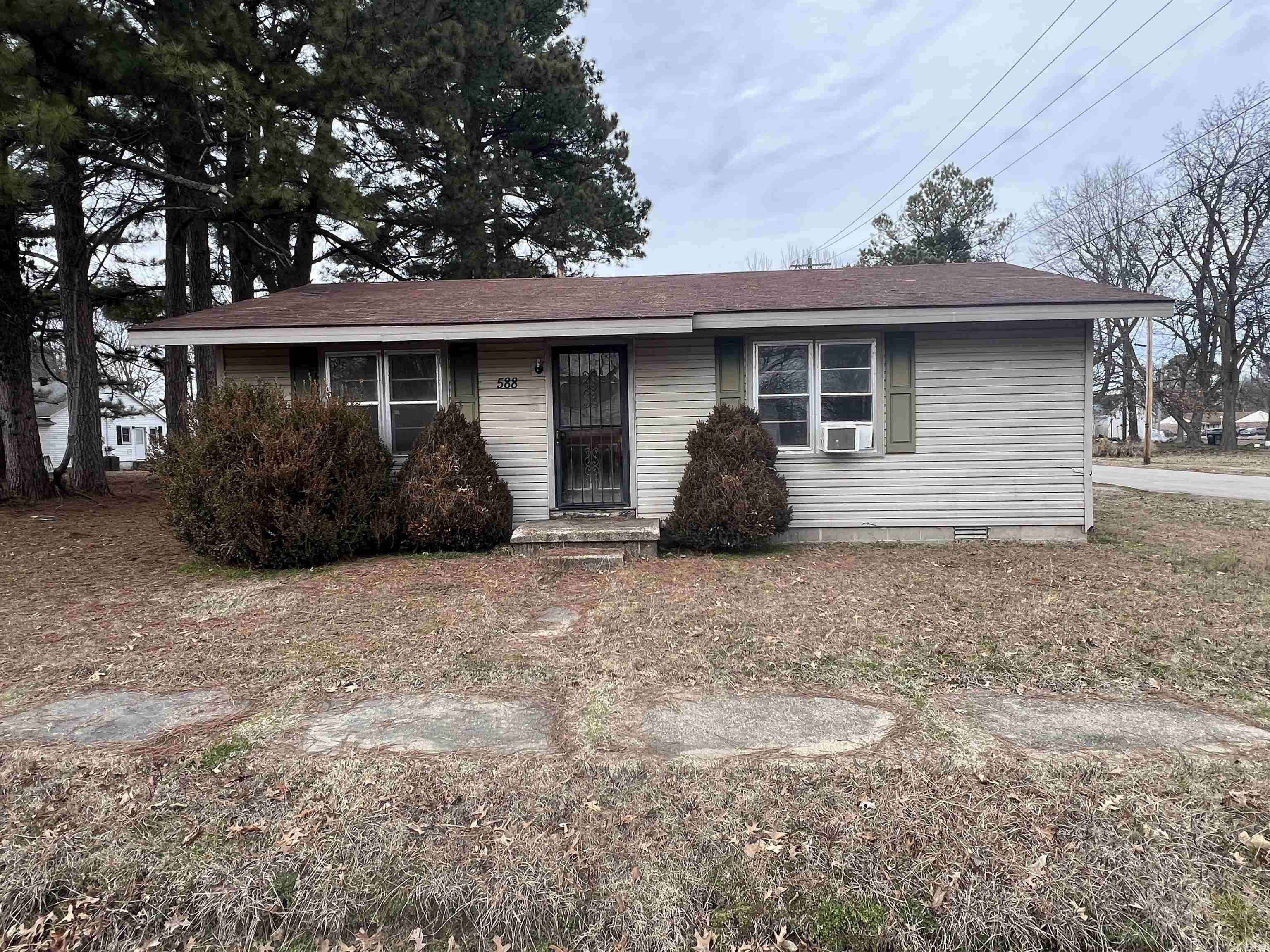 588 E Jackson Street,  Piggott,  AR 72454