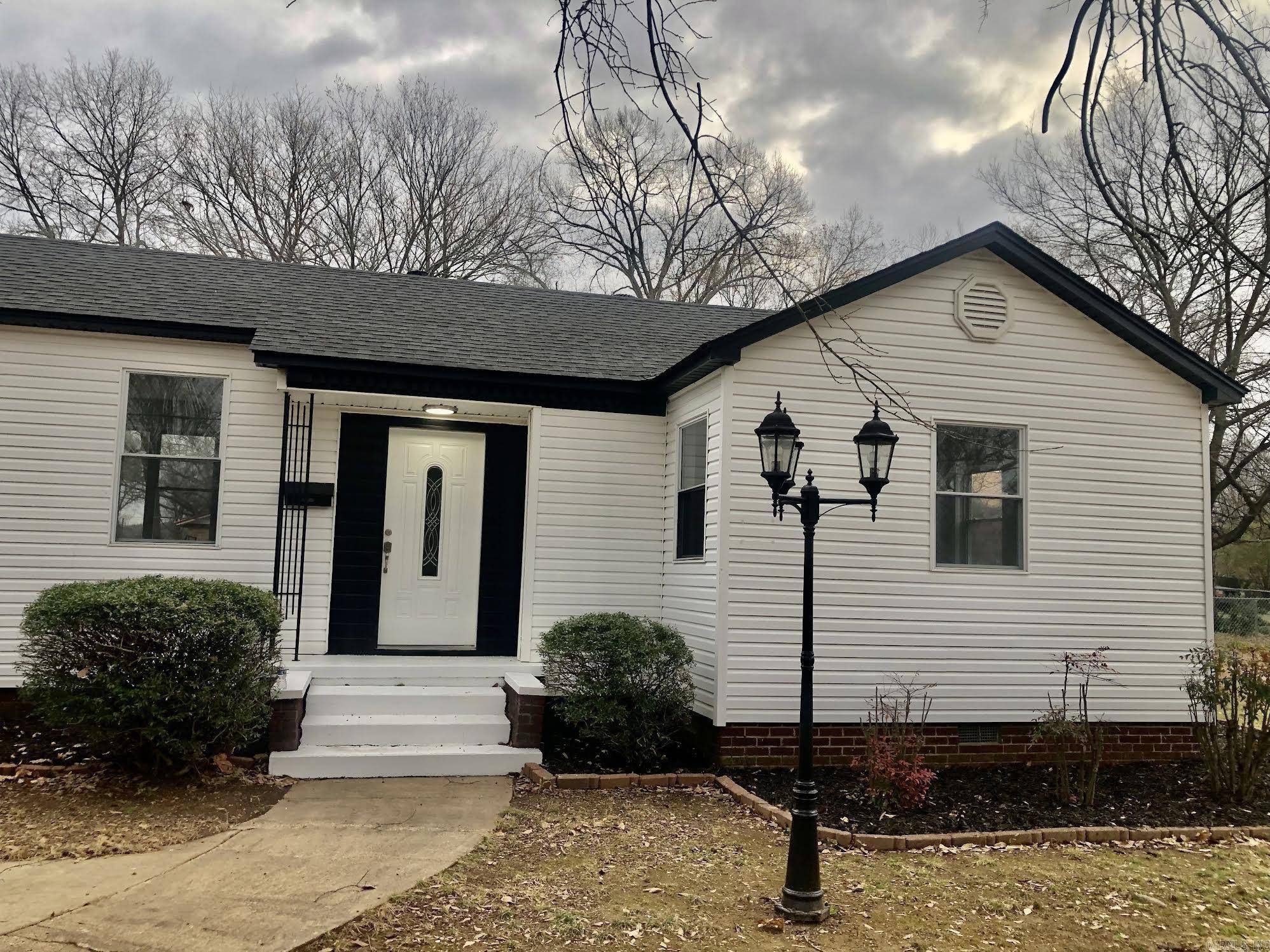 710 N West,  Morrilton,  AR 72110