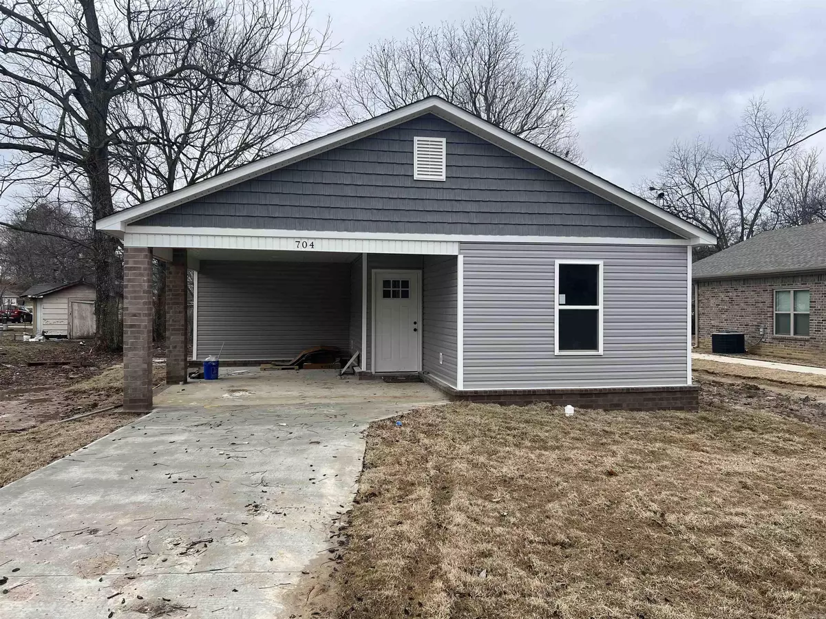 Paragould, AR 72450,704 N 4 St