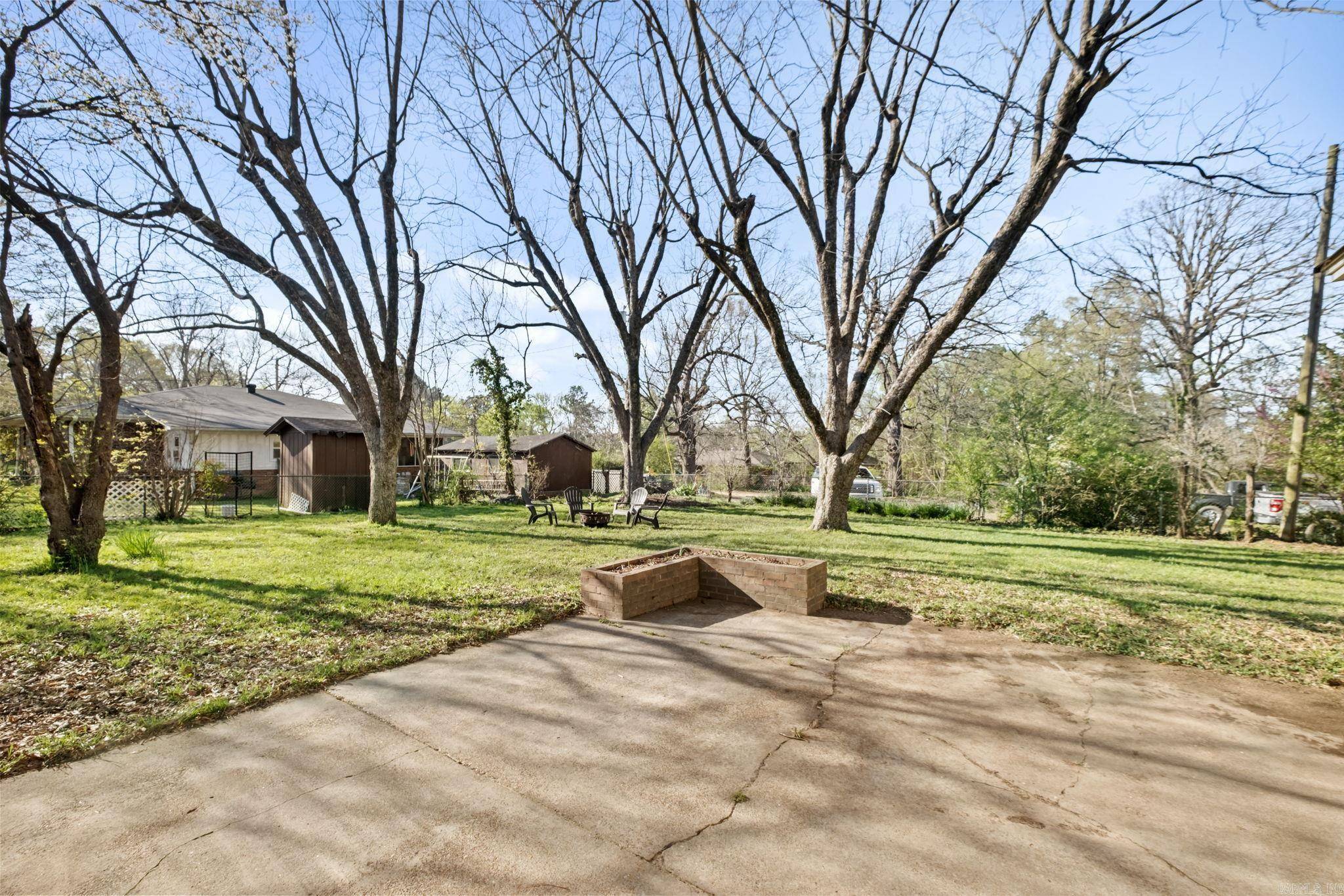 Searcy, AR 72143-3402,806 W Academy Avenue