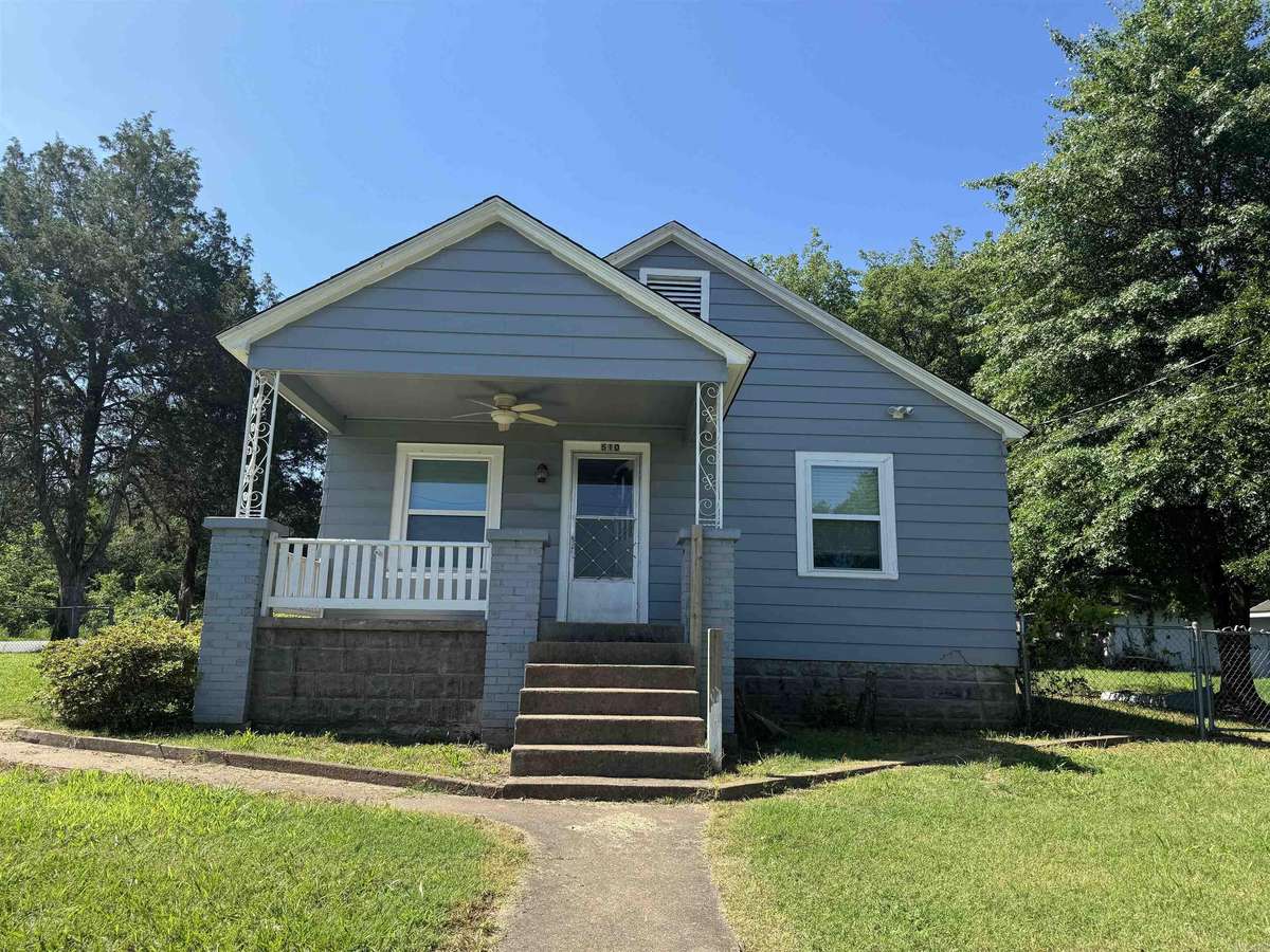 Morrilton, AR 72110,510 E Higgins