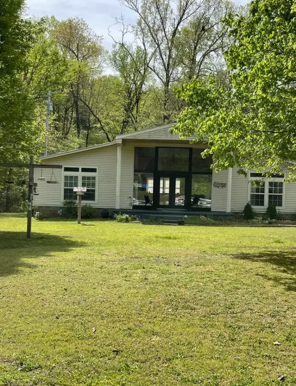 218 River Rd, Hardy, AR 72542