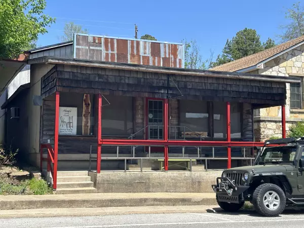 214 E Main Street, Hardy, AR 72542