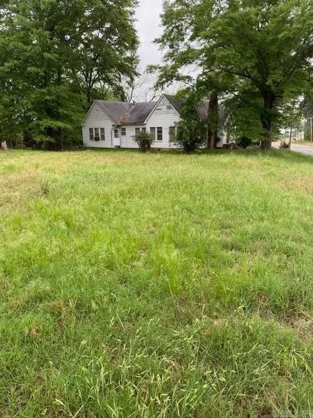 915 N VINE Streets, Magnolia, AR 71753