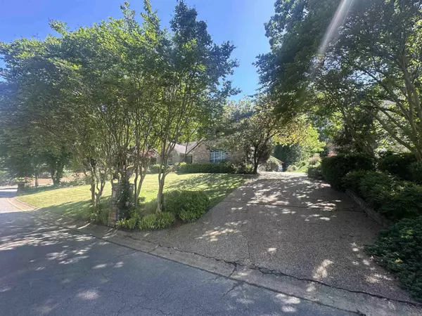 Maumelle, AR 72113,16 Norfork Drive