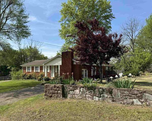 Batesville, AR 72501,635 N Hill Street