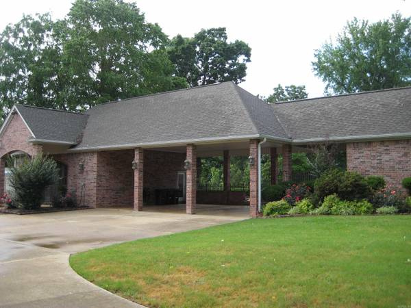 Mena, AR 71953,906 Grandview Heights