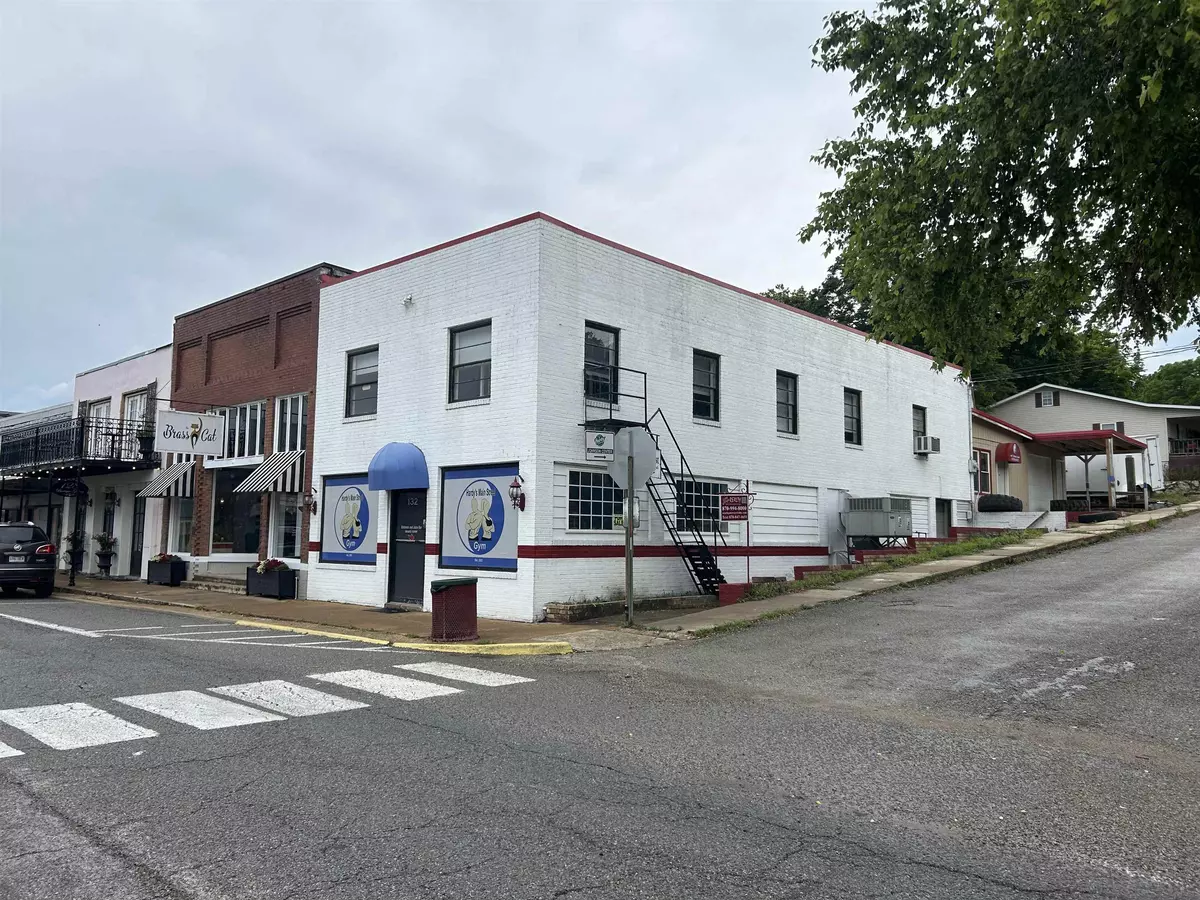 Hardy, AR 72542,132 E Main Street