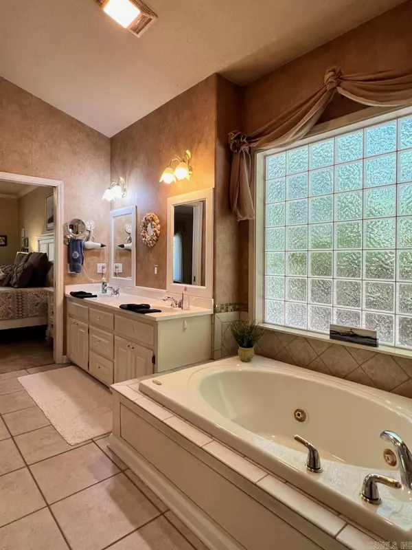 Hot Springs Vill., AR 71909,Address not disclosed