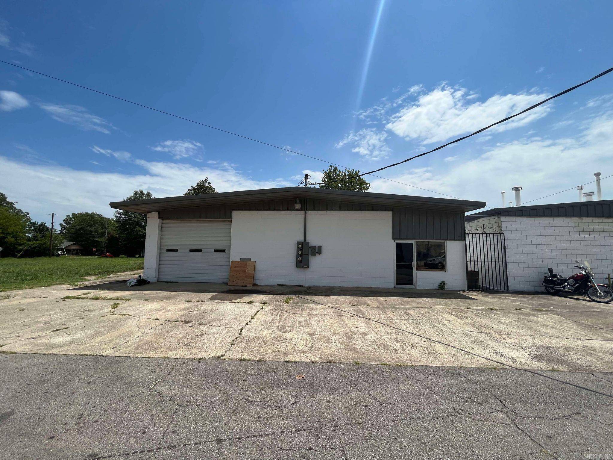Mena, AR 71953-9999,207 B Martin Avenue