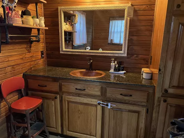 Marshall, AR 72650,1811 Grassy Road