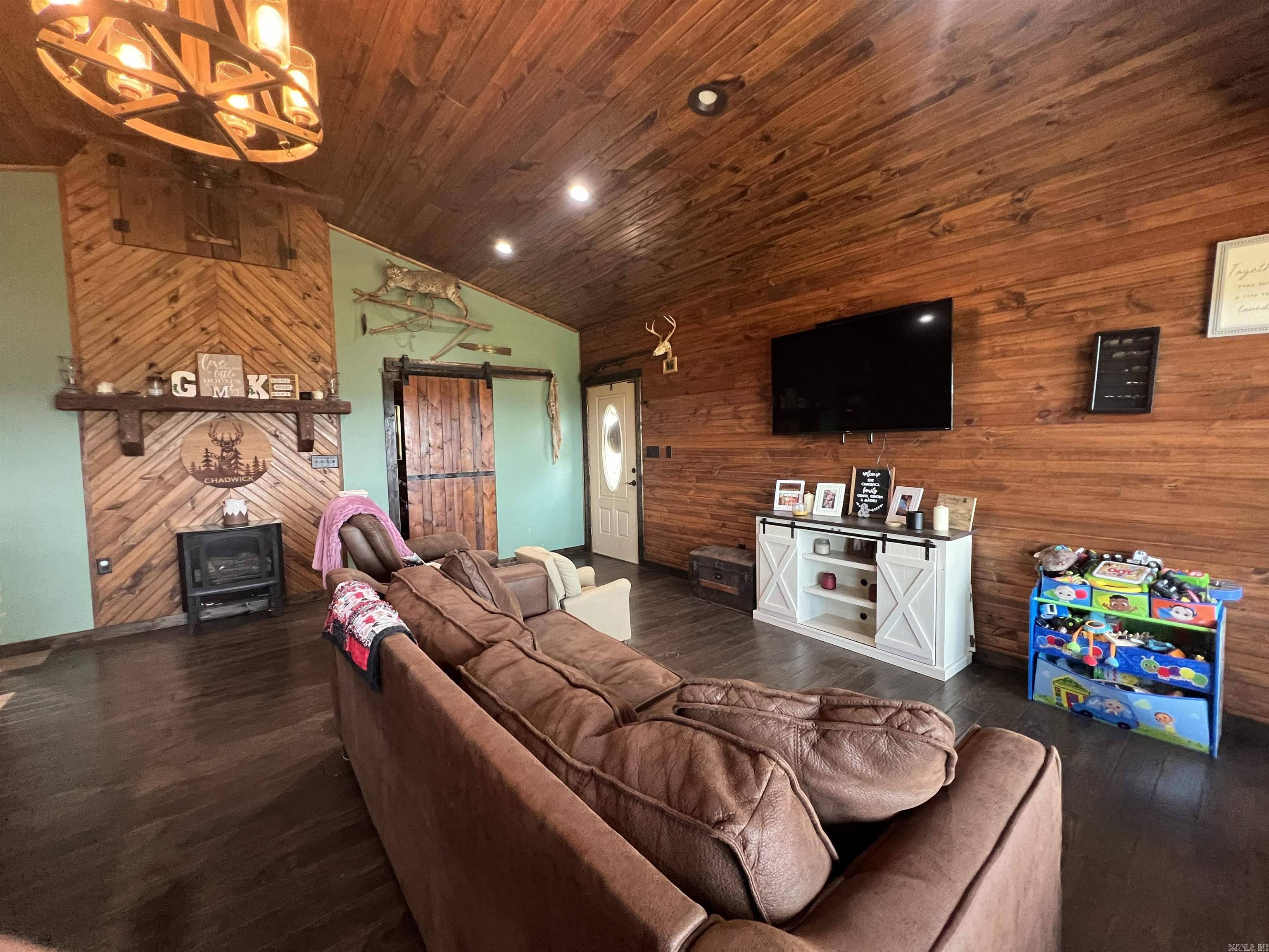 Marshall, AR 72650,1811 Grassy Road
