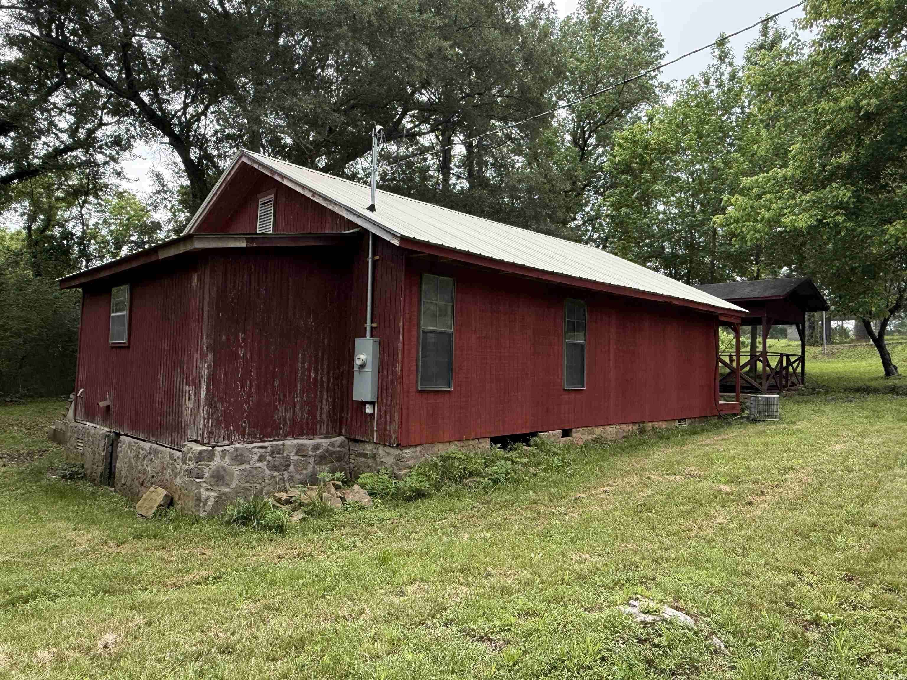 Shirley, AR 72153,9757 Hwy 16 E