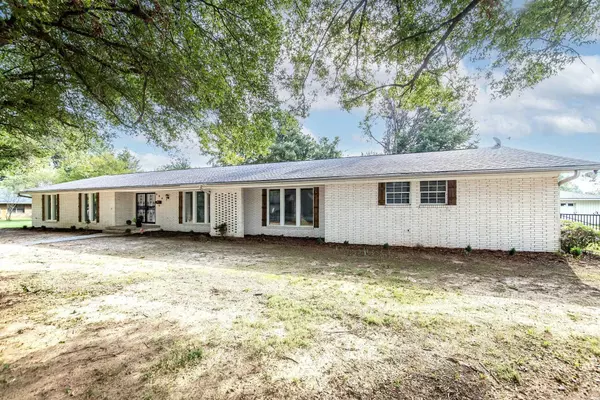 England, AR 72046,204 Chestnut Street