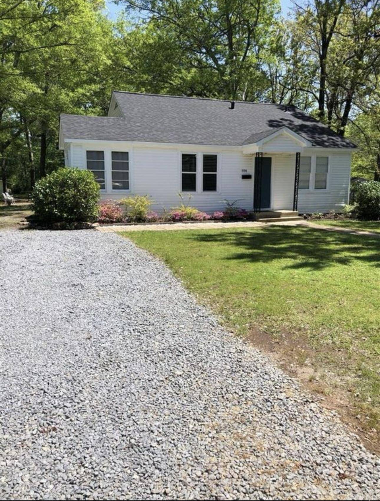 Monticello, AR 71655,914 N Main St