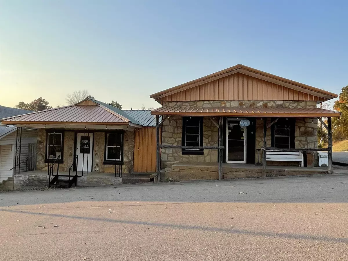 Ravenden Springs, AR 72460,9 Oak St