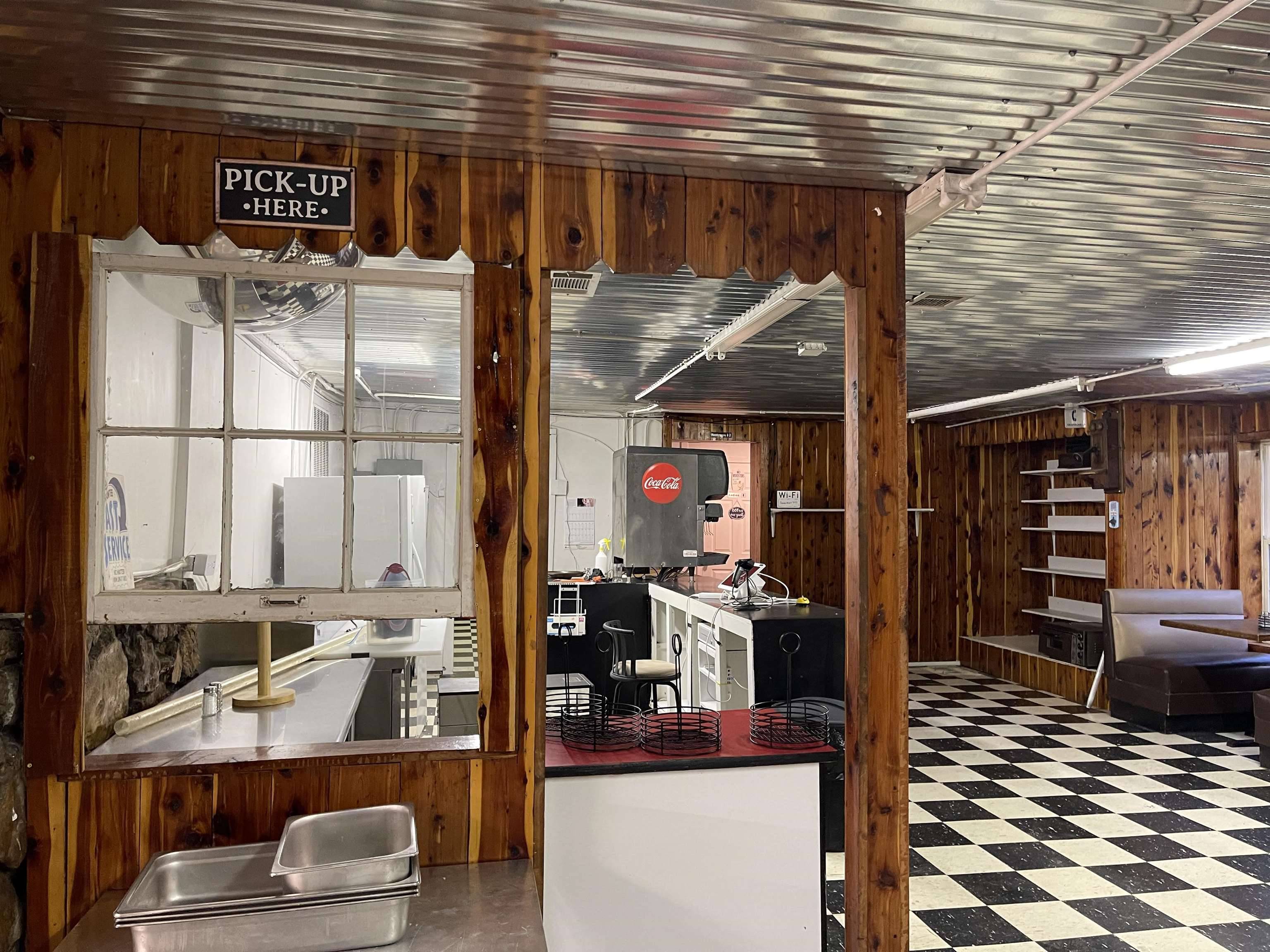 Ravenden Springs, AR 72460,9 Oak St